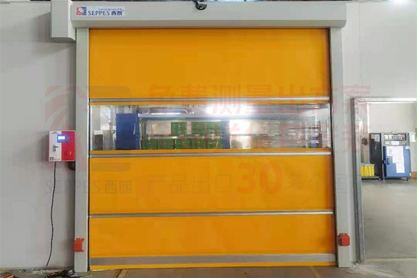 可拉绳开启的快速卷帘门