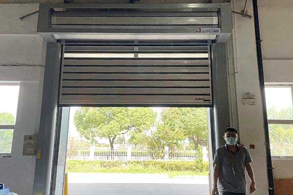 成品仓储库硬质快速门2 成品仓储库硬质快速门